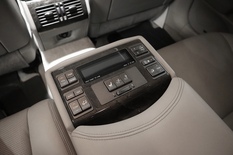 Lexus LS LS460 Sedan (AA) 4ov 4608cm3 A - Juuri katsastettu!!, vm. 2007, 216 tkm (35 / 37)