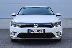 Volkswagen Passat Variant GTE Plug-In Hybrid 160 kW (218 hv) DSG-automaatti, vm. 2018, 62 tkm (2 / 23)