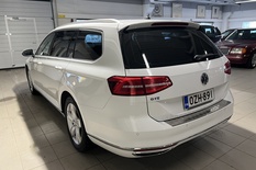 Volkswagen Passat Variant GTE Plug-In Hybrid 160 kW (218 hv) DSG-automaatti, vm. 2018, 125 tkm (5 / 13)