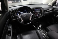 Mitsubishi Outlander PHEV Instyle Navi Business 4WD 5P, vm. 2017, 162 tkm (11 / 23)
