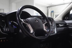 Mitsubishi Outlander PHEV Instyle Navi Business 4WD 5P, vm. 2017, 162 tkm (12 / 23)