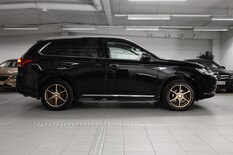 Mitsubishi Outlander PHEV Instyle Navi Business 4WD 5P, vm. 2017, 162 tkm (4 / 23)