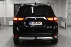 Mitsubishi Outlander PHEV Instyle Navi Business 4WD 5P, vm. 2017, 162 tkm (6 / 23)