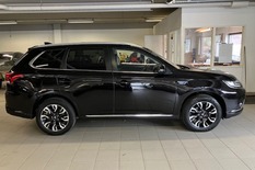 Mitsubishi Outlander PHEV EXE Navi 4WD 5P, vm. 2016, 131 tkm (2 / 13)