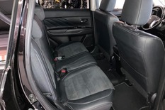 Mitsubishi Outlander PHEV EXE Navi 4WD 5P, vm. 2016, 131 tkm (4 / 13)