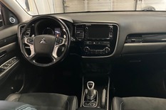 Mitsubishi Outlander PHEV EXE Navi 4WD 5P, vm. 2016, 131 tkm (5 / 13)