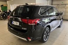 Mitsubishi Outlander PHEV EXE Navi 4WD 5P, vm. 2016, 131 tkm (8 / 13)