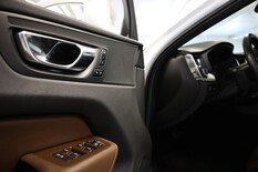 Volvo XC60 B4 AWD D-MHEV Business Inscription aut, vm. 2021, 139 tkm (9 / 25)