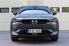Mazda MX-30 35,5 kWh e-Skyactiv First Edition C, vm. 2021, 12 tkm (2 / 7)