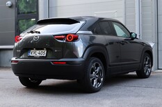Mazda MX-30 35,5 kWh e-Skyactiv First Edition C, vm. 2021, 12 tkm (6 / 7)