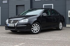 Volkswagen Jetta Comfortline JUBILEUM 1,6 TDI 77 kW (105 hv), vm. 2010, 302 tkm (1 / 16)