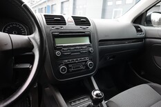 Volkswagen Jetta Comfortline JUBILEUM 1,6 TDI 77 kW (105 hv), vm. 2010, 302 tkm (10 / 16)
