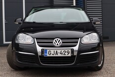 Volkswagen Jetta Comfortline JUBILEUM 1,6 TDI 77 kW (105 hv), vm. 2010, 302 tkm (2 / 16)