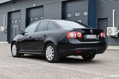 Volkswagen Jetta Comfortline JUBILEUM 1,6 TDI 77 kW (105 hv), vm. 2010, 302 tkm (5 / 16)