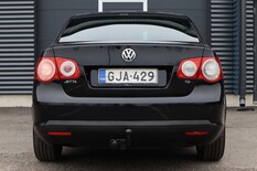 Volkswagen Jetta Comfortline JUBILEUM 1,6 TDI 77 kW (105 hv), vm. 2010, 302 tkm (6 / 16)