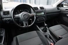 Volkswagen Jetta Comfortline JUBILEUM 1,6 TDI 77 kW (105 hv), vm. 2010, 302 tkm (9 / 16)
