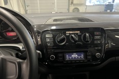 Volkswagen up! move up! 1,0 55 kW (75 hv) automatisoitu vaihteisto ASG 4-ovinen, vm. 2014, 136 tkm (9 / 20)