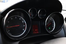 Opel Astra 5-ov Enjoy 1,4 Turbo Ecotec 103kW MT6, vm. 2010, 170 tkm (13 / 24)