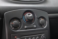 Renault Clio III Authentique 1,2 16v 3ov, vm. 2009, 242 tkm (13 / 15)