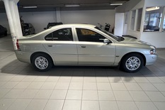 Volvo S60 2,4 170hv Momentum BUSINESS, vm. 2005, 420 tkm (3 / 12)