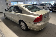 Volvo S60 2,4 170hv Momentum BUSINESS, vm. 2005, 420 tkm (5 / 12)