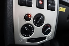 Dacia Logan MCV e4 1,6 16V Hi-Flex 105hv 5MT 7p Ambiance, vm. 2010, 230 tkm (11 / 27)