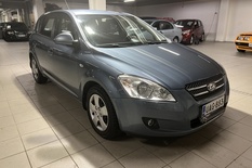 Kia cee'd 1,6 CRDi 84 kW EX HB 5D, vm. 2009, 282 tkm (2 / 8)