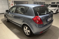 Kia cee'd 1,6 CRDi 84 kW EX HB 5D, vm. 2009, 282 tkm (5 / 8)