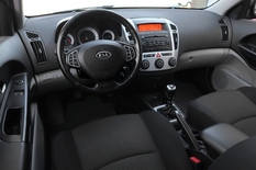 Kia cee'd 1,6 EX SW, vm. 2009, 251 tkm (8 / 14)
