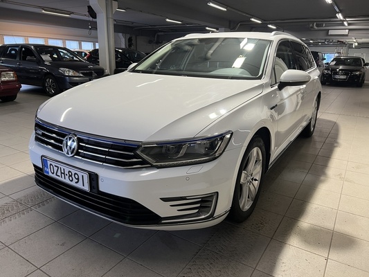 Volkswagen Passat Variant GTE Plug-In Hybrid 160 kW (218 hv) DSG-automaatti, vm. 2018, 125 tkm