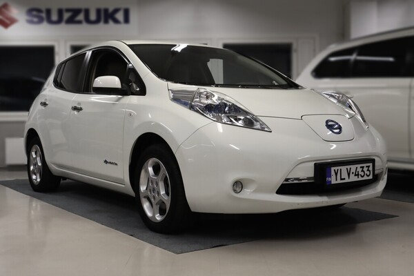 Nissan Leaf shkauto + spoileri aurinkopaneelilla, vm. 2013, 119 tkm