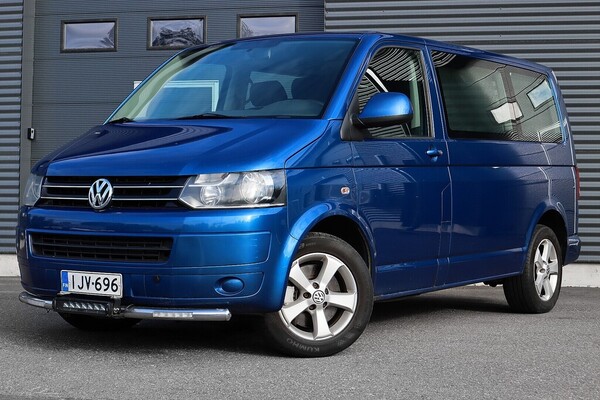 Volkswagen Caravelle Comfortline 2,0 TDI 132 kW 4Motion DSG pakettiauto, vm. 2011, 238 tkm
