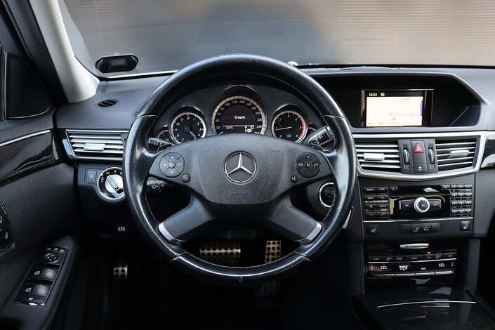 Mercedes-Benz E 350 CDI BE A, vm. 2010, 365 tkm (14 / 21)