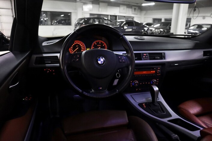 BMW 335 A E90 Sedan M-Sport, vm. 2008, 278 tkm (12 / 19)