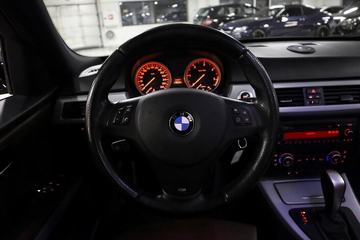 BMW 335 A E90 Sedan M-Sport, vm. 2008, 278 tkm (13 / 19)