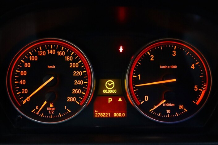 BMW 335 A E90 Sedan M-Sport, vm. 2008, 278 tkm (14 / 19)