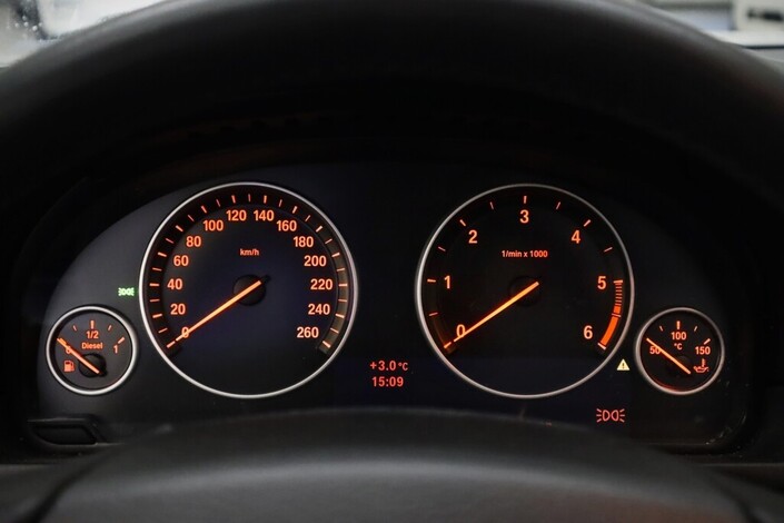 BMW 520 TwinPower Turbo A F11 Touring Business, vm. 2012, 335 tkm (10 / 18)