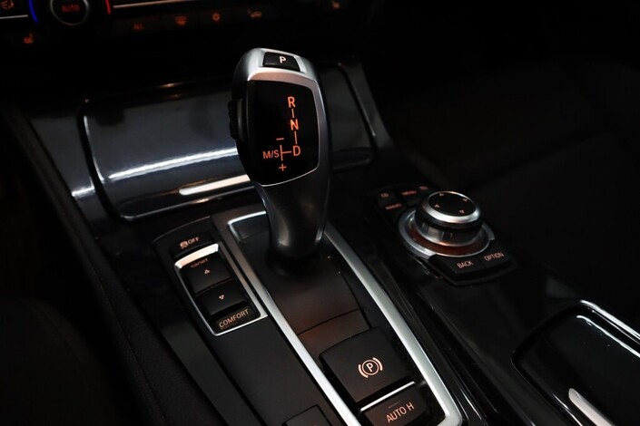 BMW 520 TwinPower Turbo A F11 Touring Business, vm. 2012, 335 tkm (13 / 18)