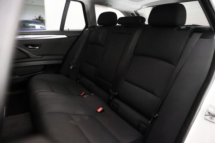 BMW 520 TwinPower Turbo A F11 Touring Business, vm. 2012, 335 tkm (17 / 18)