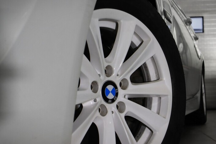BMW 520 TwinPower Turbo A F11 Touring Business, vm. 2012, 335 tkm (8 / 18)