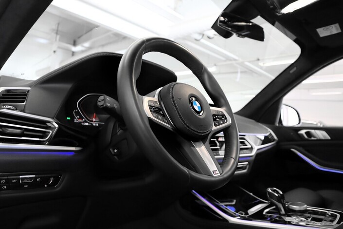 BMW X7 G07 xDrive40d A MHEV, vm. 2021, 26 tkm (6 / 15)