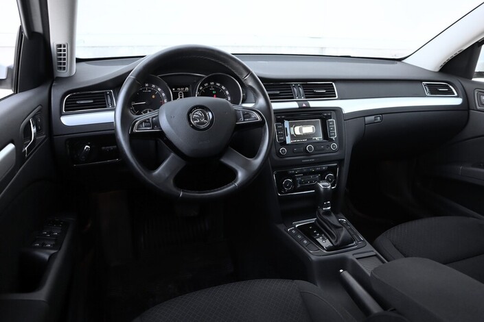 Skoda Superb Combi 2,0 TDI 140 Ambition Edition DSG Autom., vm. 2015, 187 tkm (10 / 16)