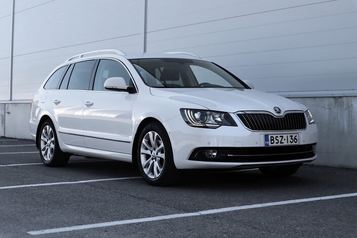 Skoda Superb Combi 2,0 TDI 140 Ambition Edition DSG Autom., vm. 2015, 187 tkm (3 / 16)
