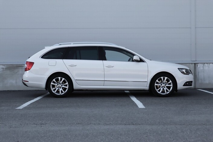 Skoda Superb Combi 2,0 TDI 140 Ambition Edition DSG Autom., vm. 2015, 187 tkm (4 / 16)