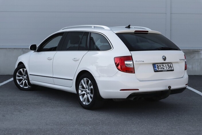 Skoda Superb Combi 2,0 TDI 140 Ambition Edition DSG Autom., vm. 2015, 187 tkm (5 / 16)