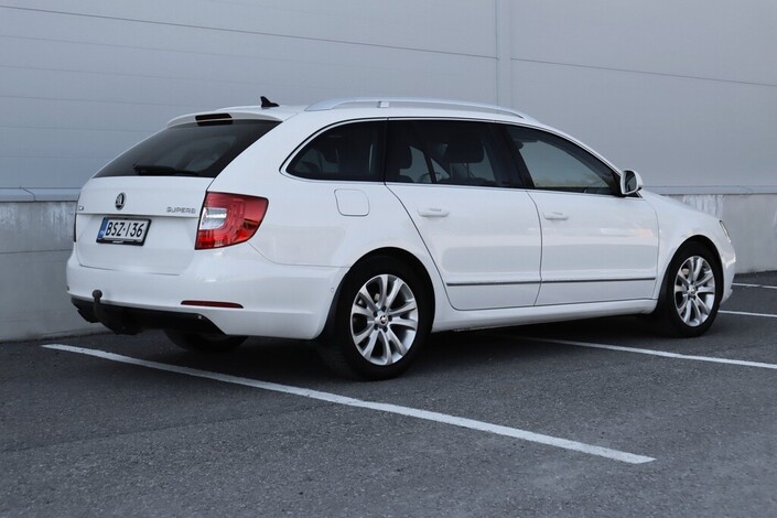 Skoda Superb Combi 2,0 TDI 140 Ambition Edition DSG Autom., vm. 2015, 187 tkm (6 / 16)