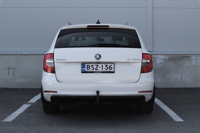 Skoda Superb Combi 2,0 TDI 140 Ambition Edition DSG Autom., vm. 2015, 187 tkm (7 / 16)