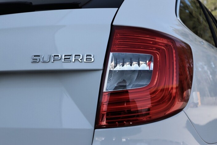 Skoda Superb Combi 2,0 TDI 140 Ambition Edition DSG Autom., vm. 2015, 187 tkm (8 / 16)