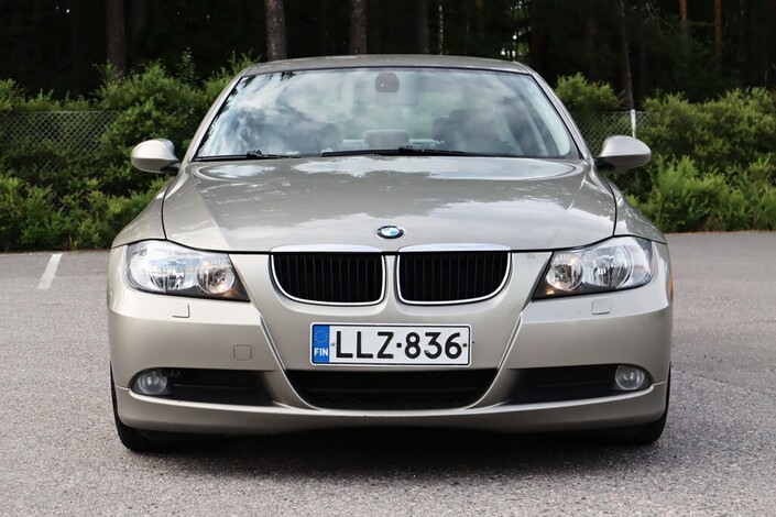BMW 318 E90 Sedan Business, vm. 2008, 266 tkm (2 / 14)