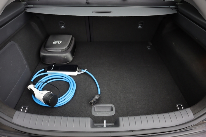 Hyundai IONIQ electric Comfort Business, vm. 2017, 67 tkm (23 / 26)